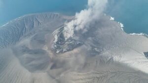 Pemerintah Tepat Mengutamakan Keselamatan Warga dan Penerbangan saat Erupsi
